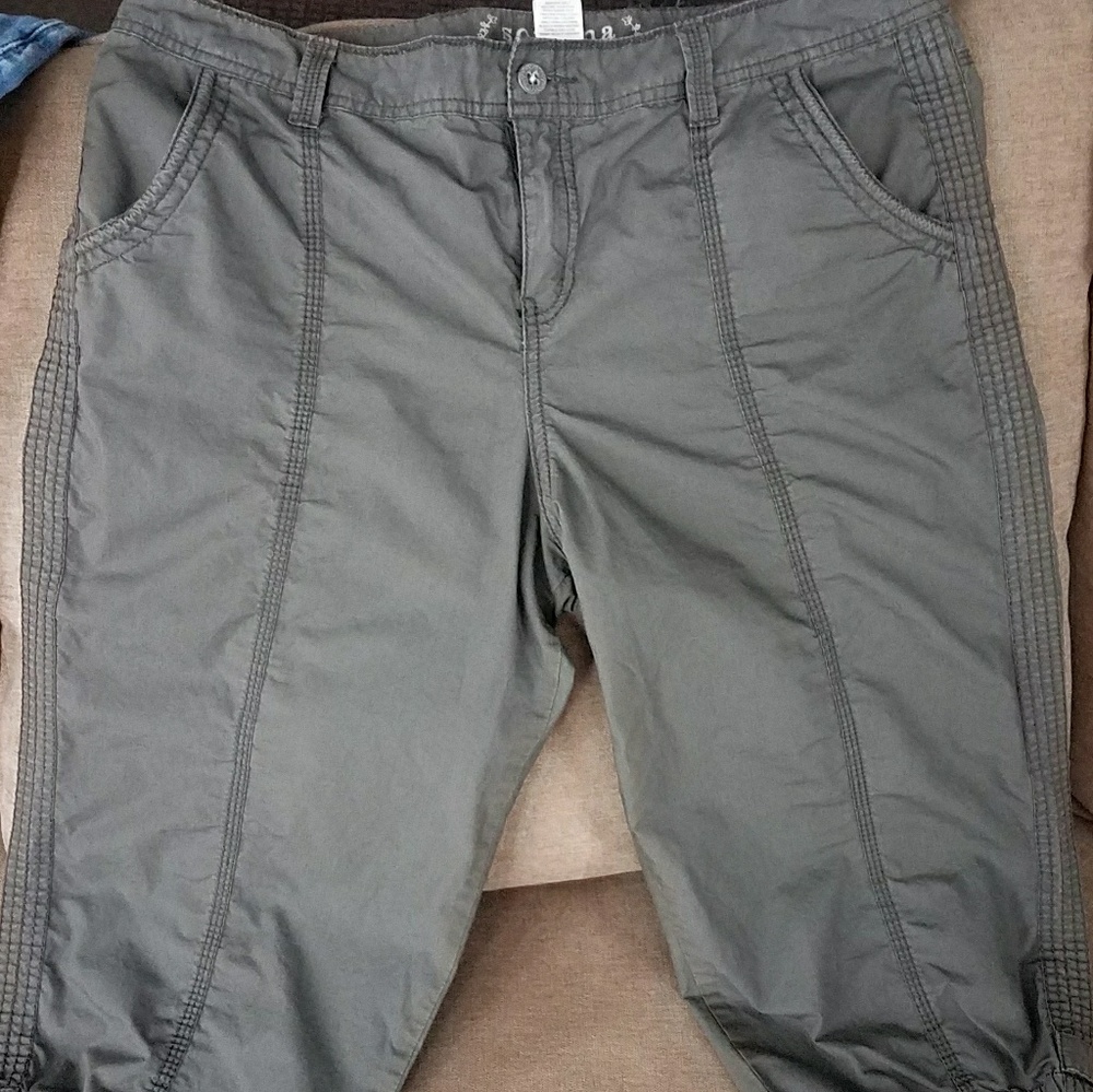 Cute Capri pants.